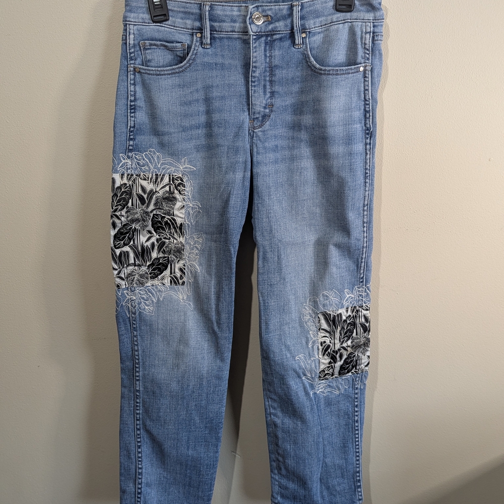 Whitehouse Black Market Women's Straight Crop Size 4 Floral Patch Blue Jeans